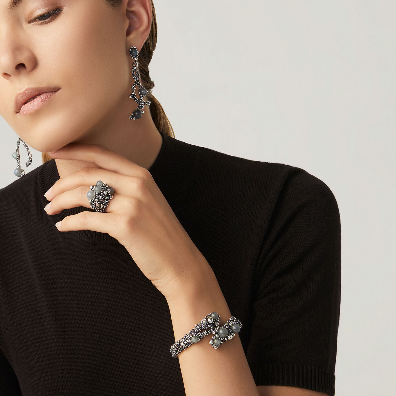 009964m01000 B 03.jpg