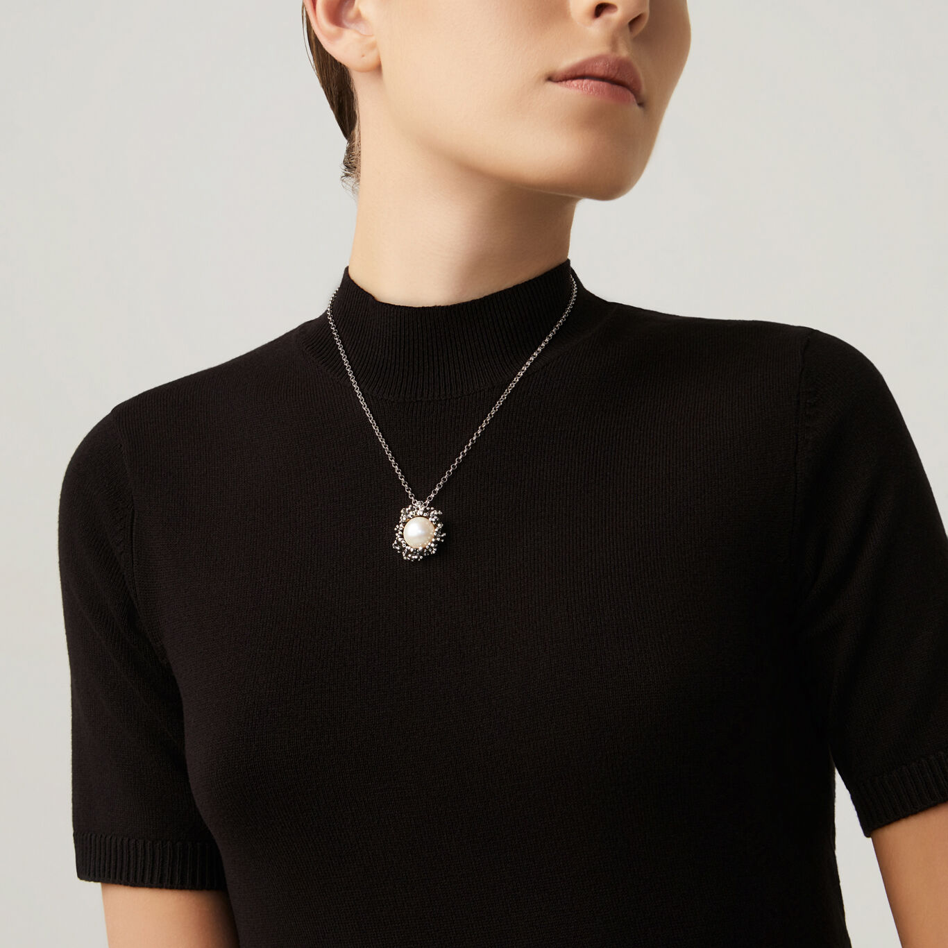 010569m01000 B 02.jpg