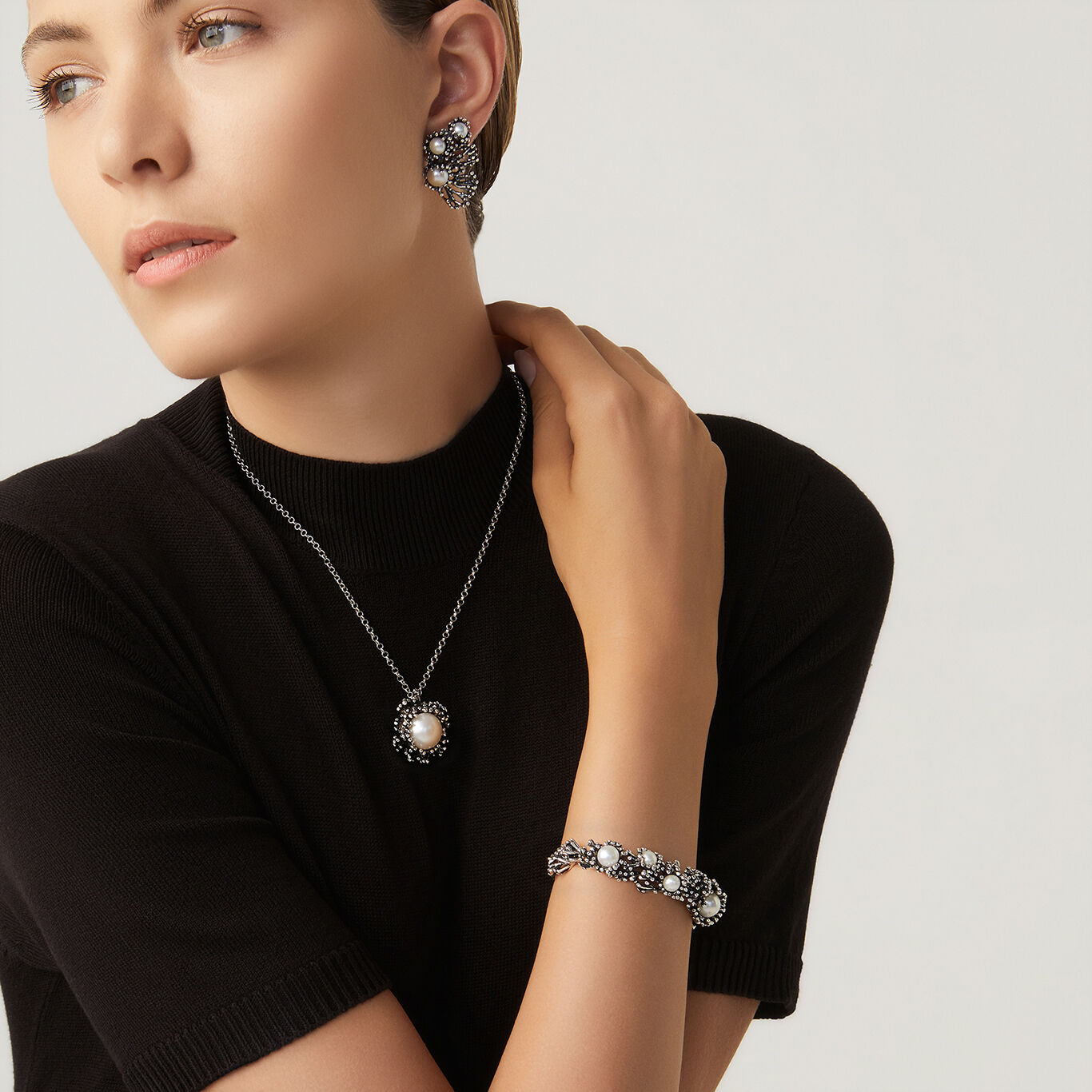 010569m01000 B 03.jpg