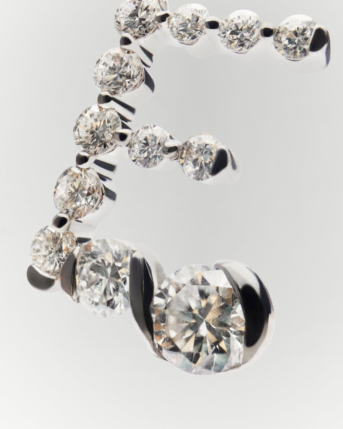 Pendente PD PAOLA Pendente con iniziale E en in diamanti e oro bianco PE06-153-U