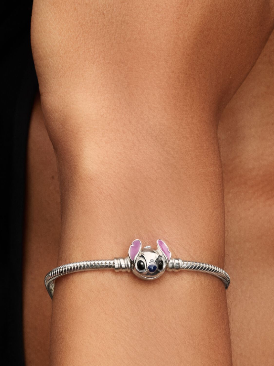 2025q2d Collection Disney Go Ac Tp Pdp Model Single 08 1x1 Rgb Bracelet