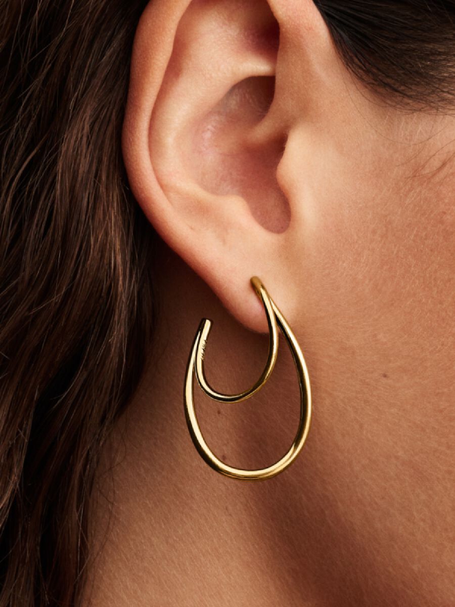 2025q2d Collection Essence Go Ac Tp Pdp Model Single 01 1x1 Rgb Earring