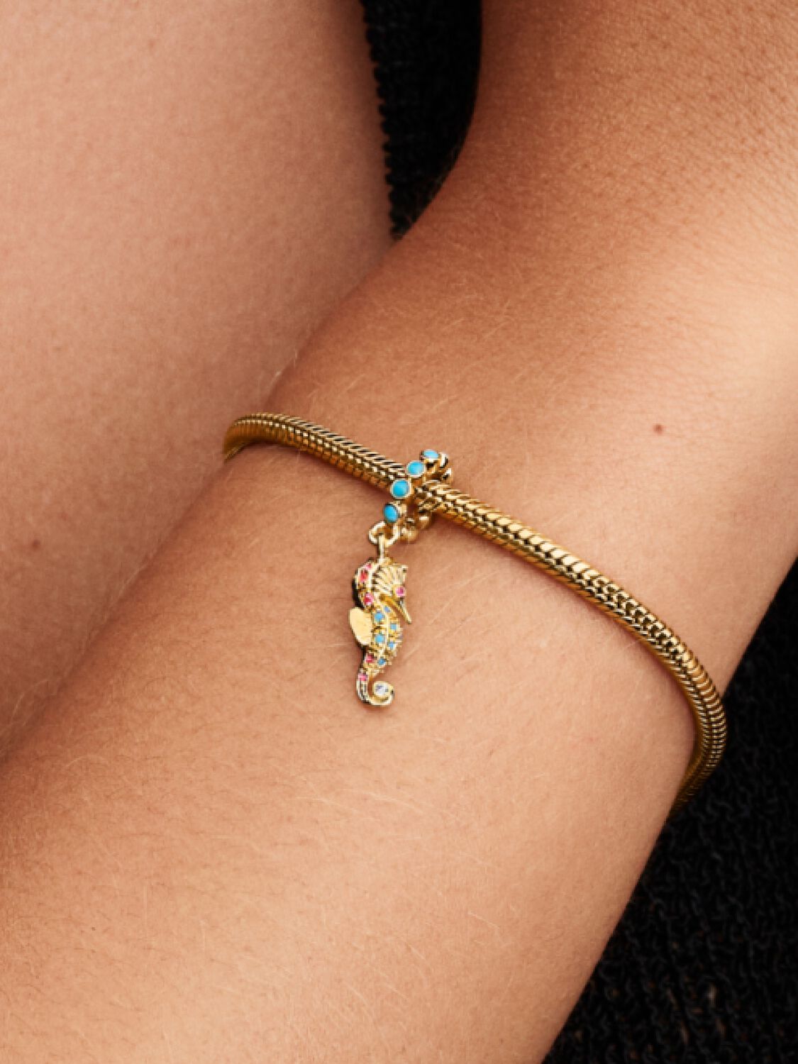 2025q2d Collection Moments Go Ac Tp Pdp Model Single 02 1x1 Rgb Charm