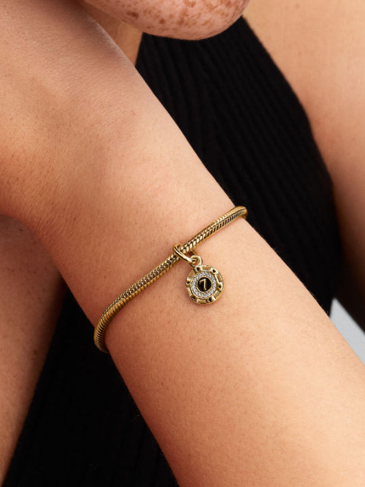 2025q2d Collection Moments Go Ac Tp Pdp Model Single 20 1x1 Rgb Charm