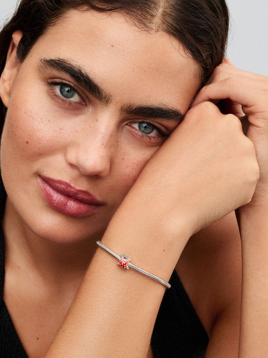 2025q2d Collection Moments Go Ac Tp Pdp Model Single 35 1x1 Rgb