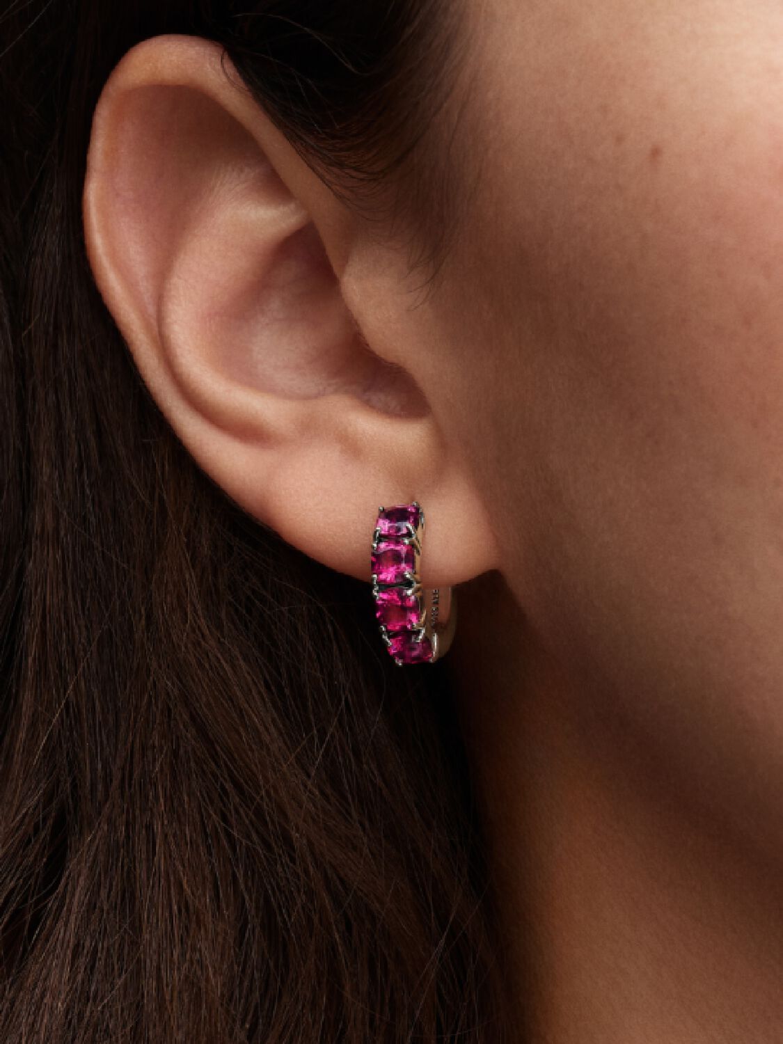 2025q2d Collection Timeless Go Ac Tp Pdp Model Single 07 1x1 Rgb Earring