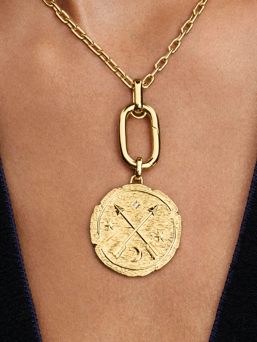 Mini Charm Pandora Medallion Grande Frecce "Ad Meliora" Placcatura in Oro 14k