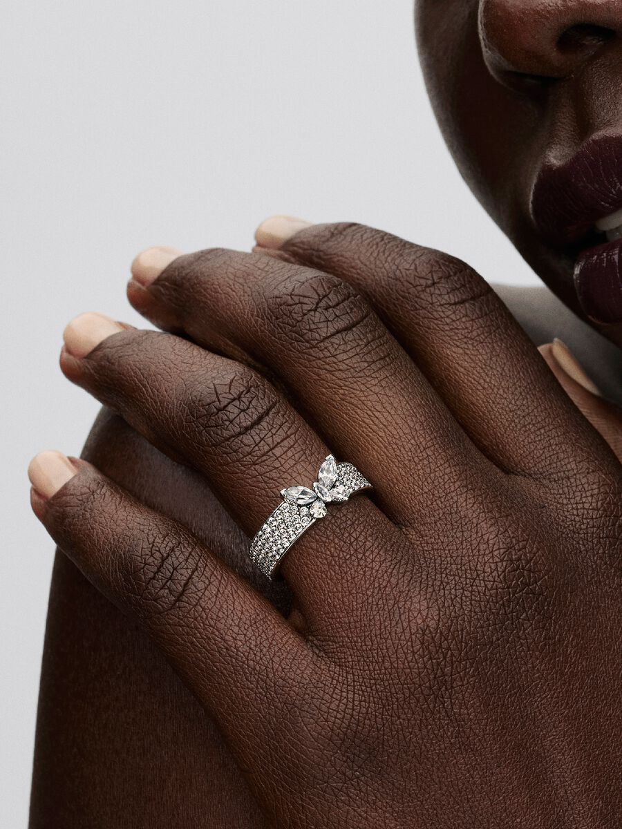 Anello Pandora Pavè con Farfalla Luminosa Argento Sterling 925