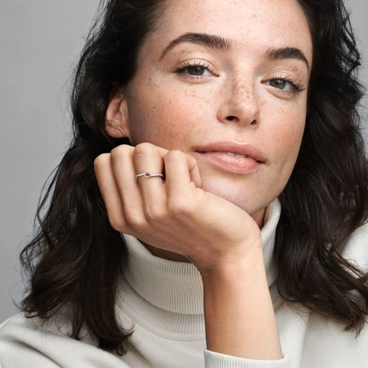 Anello Pandora con Solitario a Cuore Obliquo Rosso 199267C01