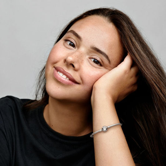 590713 Abc123 Model Ecom 01 Rgb