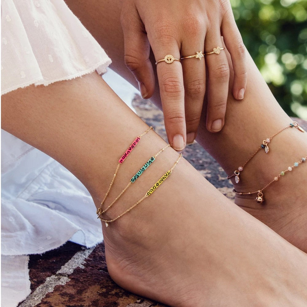Rue Des Mille Anklet with Center Bar and Side Hearts – Spotted Enamel CAVJ-01G