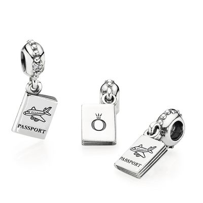 Pandora Charm con Pendente Passaporto 791147CZ