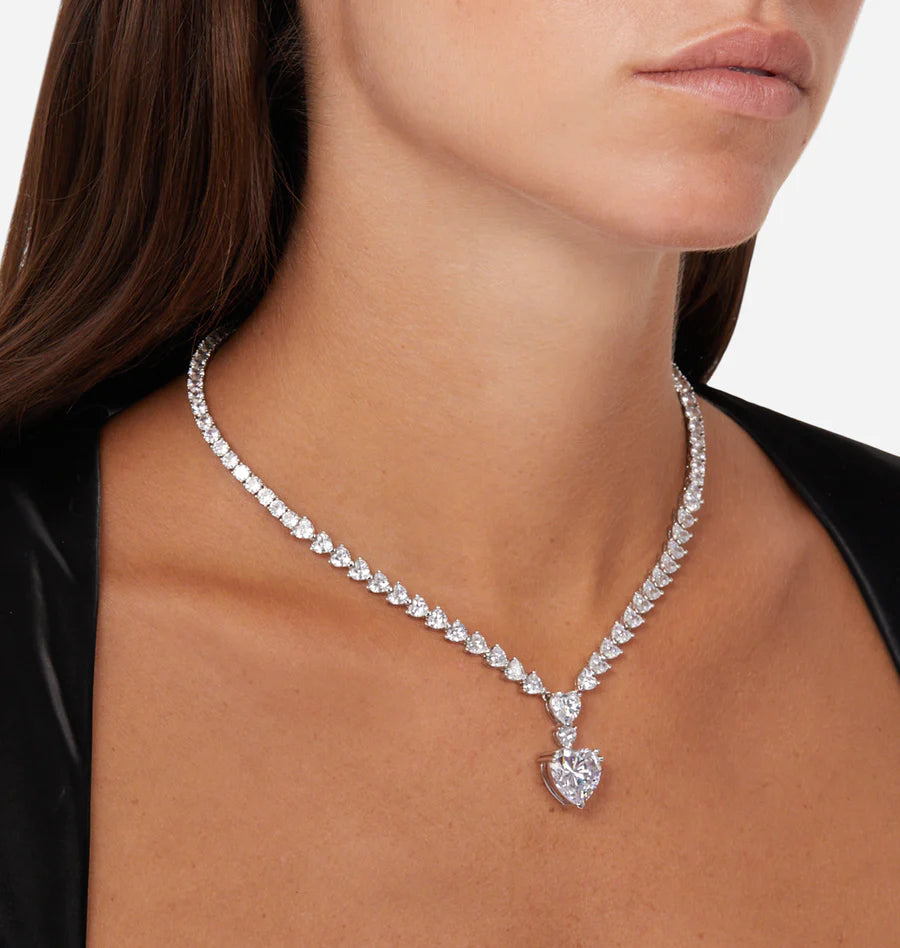 J19avg06 Infinitylove Necklace Silver.2 900x