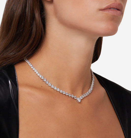 J19avg07 Infinitylove Necklace Silver.2 900x