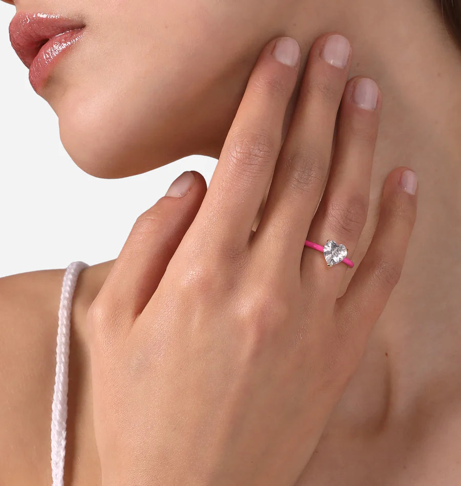 J19avi34 Ringfluo Pink.2 32e2e327 7aa9 45ab A14e 68cf62b45077 900x
