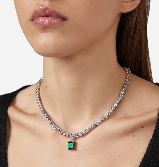 J19awj01 Emerald Necklace Silver.2 900x