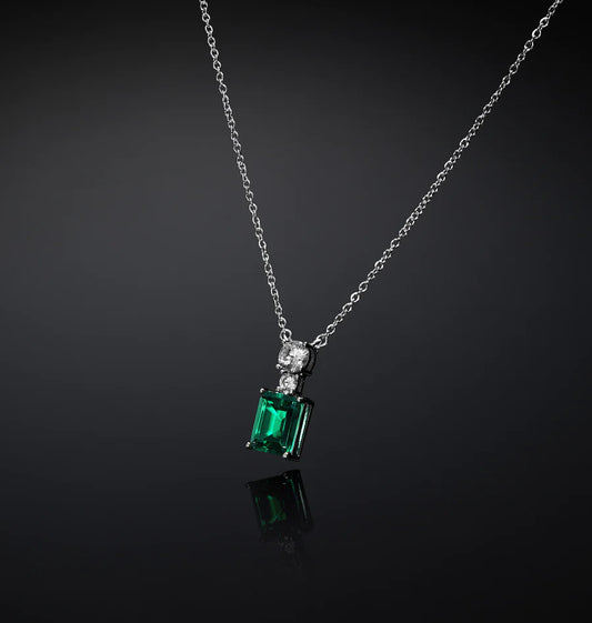 J19awj03 Emerald Necklace Silver.3 900x