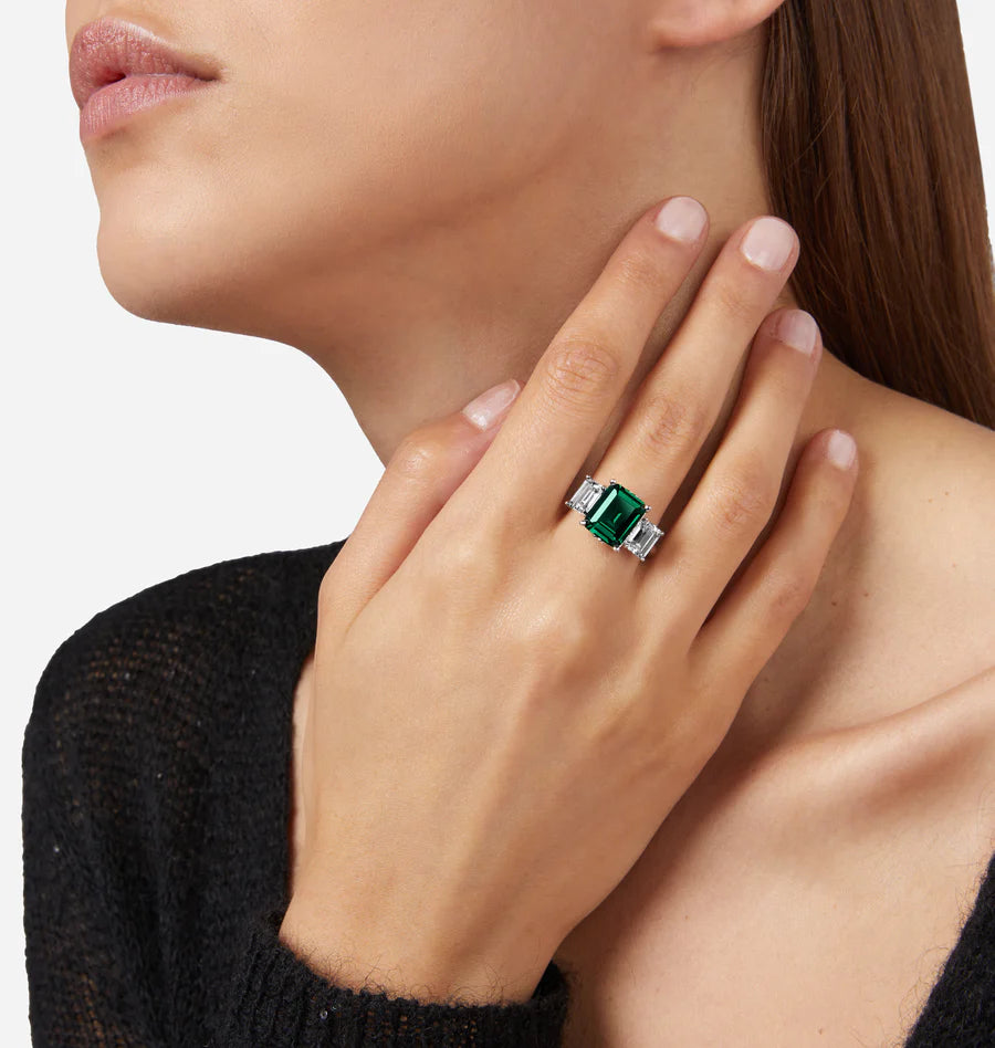 J19awj05 Emerald Ring Silver.2 900x