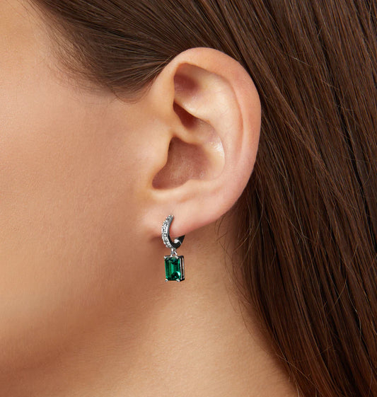 J19awj16 Emerald Earrings Silver.2 900x