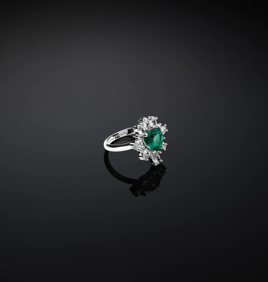 J19awj21 Emerald Ring.3 900x