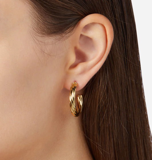 J19axp11 Bold Orecchini Gold.2 3000x