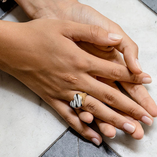 Anello Rue Des Mille Chevalier Cuore – Smalto Zebrato ANJ-01 Z