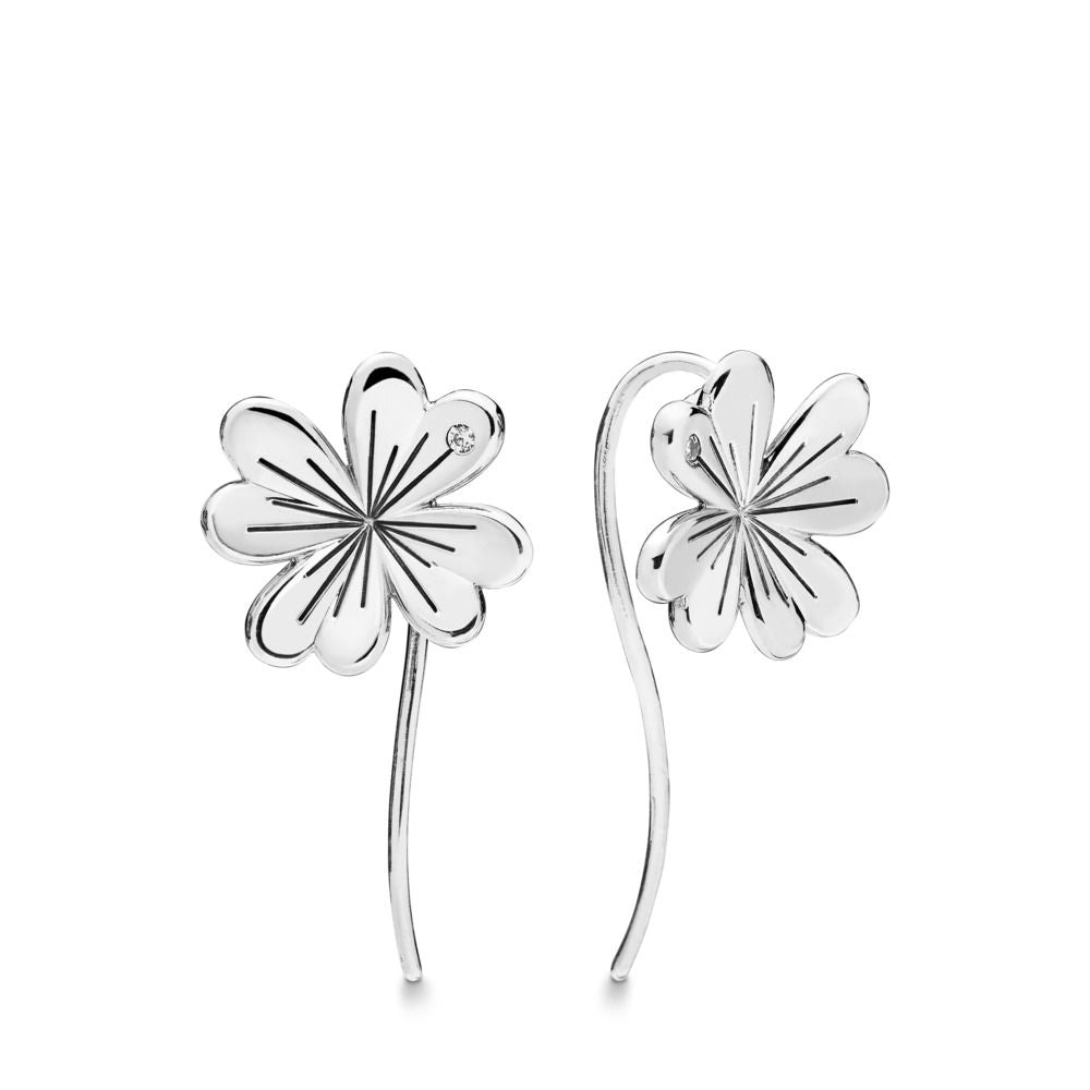 Orecchini a bottone a forma di quadrifoglio portafortuna in argento Orecchini a bottone a forma di quadrifoglio portafortuna in argento