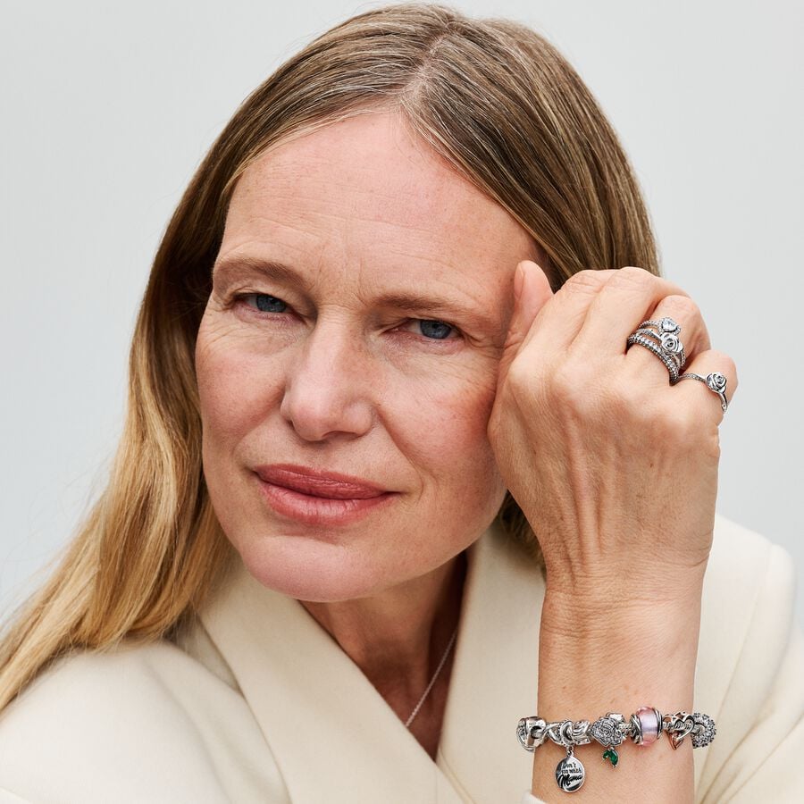 Q224 C Pdp Model Styled 15 1x1 Rgb