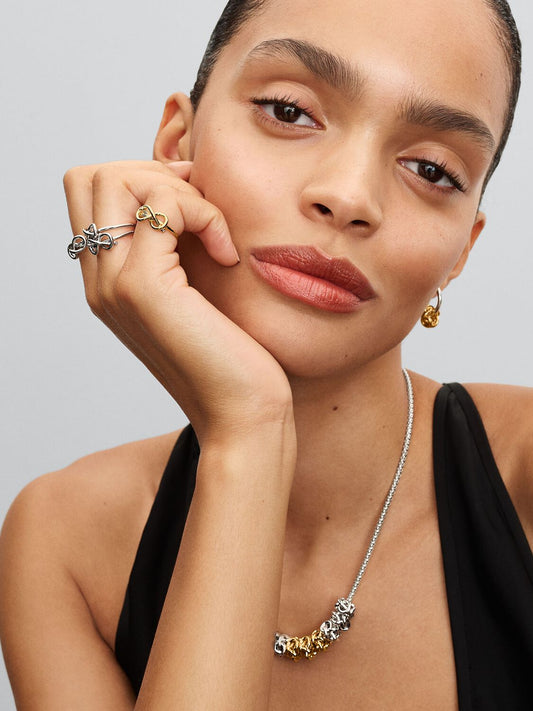 Q225 C Pdp Model Styled 04 Premd 1x1 Rgb