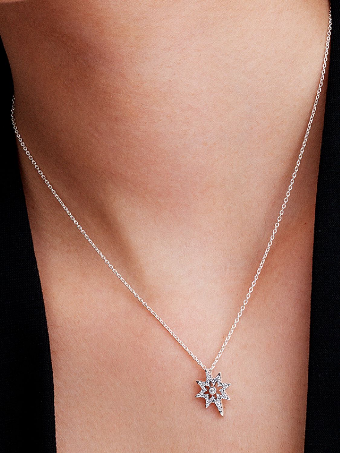 Q424 G Pdp Model Single 09 1x1 Rgb Necklace