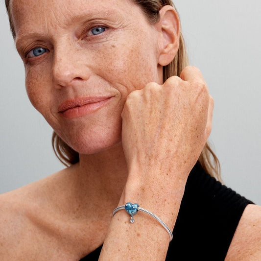 Q424 G Pdp Model Single 77 1x1 Rgb