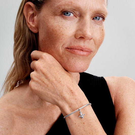 Q424 G Pdp Model Single 78 1x1 Rgb