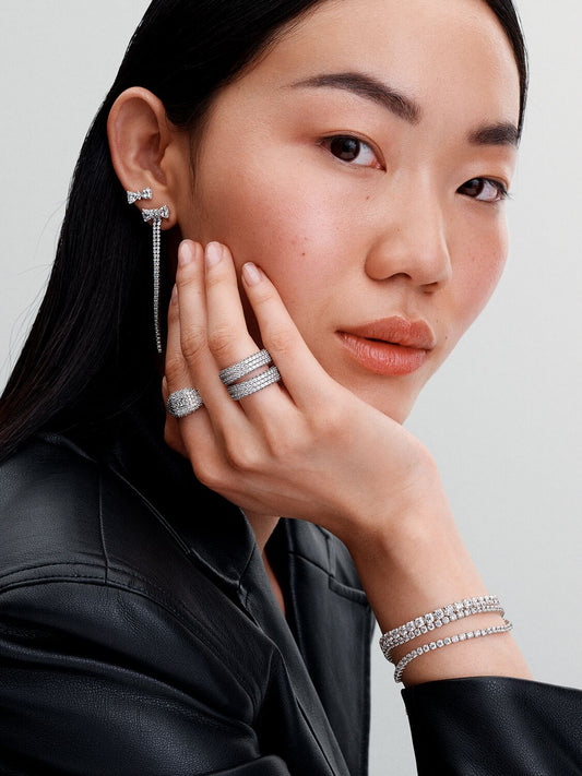 Q424 G Pdp Model Styled 03 1x1 Rgb