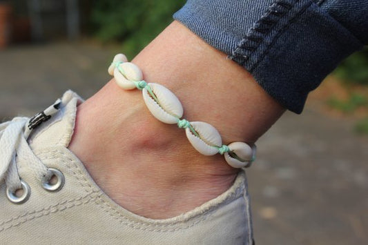 Cavigliera con conchiglie della fortuna