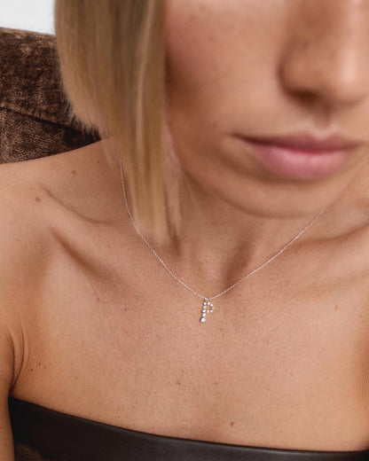 Pendente PD PAOLA Pendente con iniziale P en in diamanti e oro bianco PE06-164-U