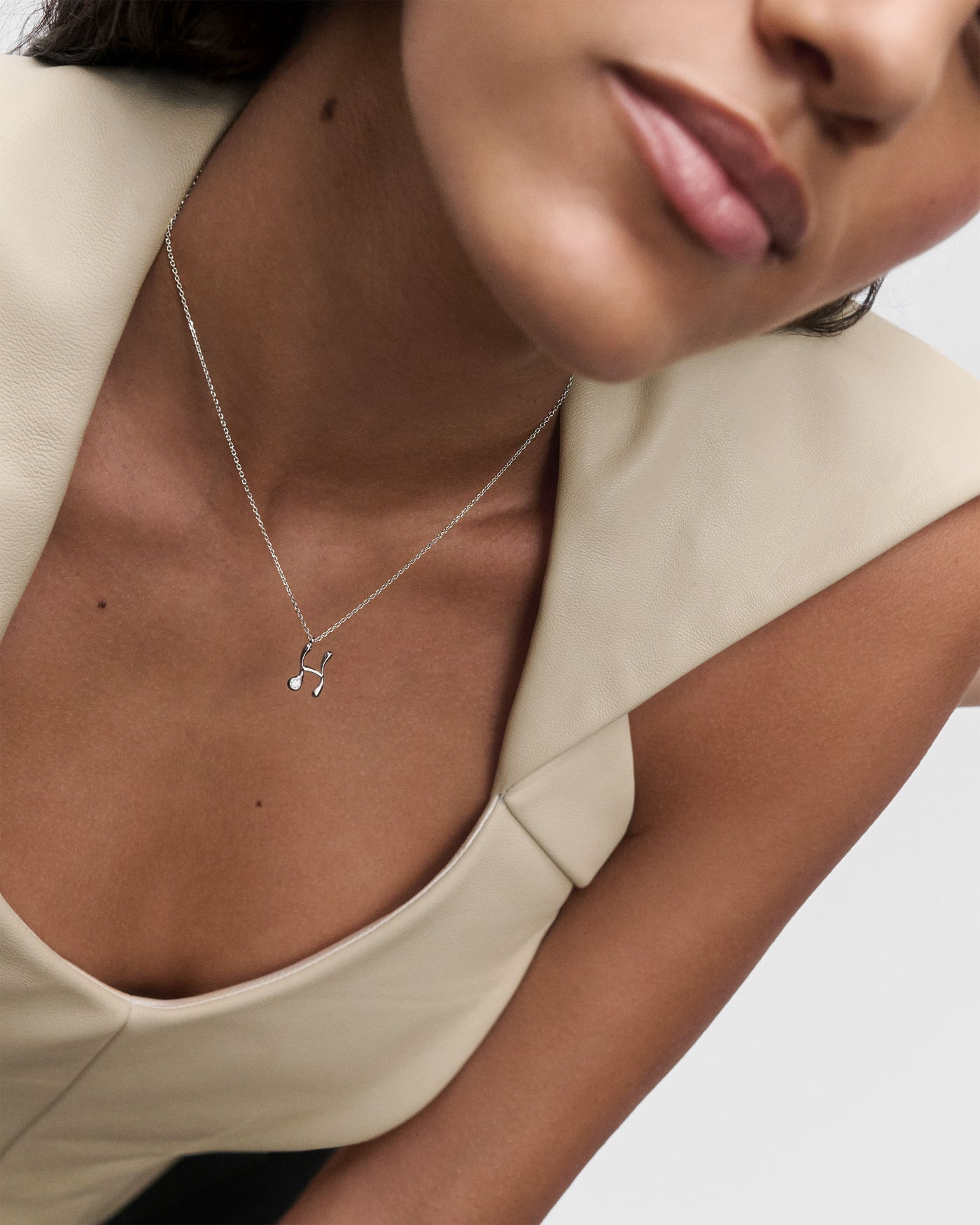 Collana PDPAOLA con ciondolo in argento con l’iniziale H CO02-B81-U