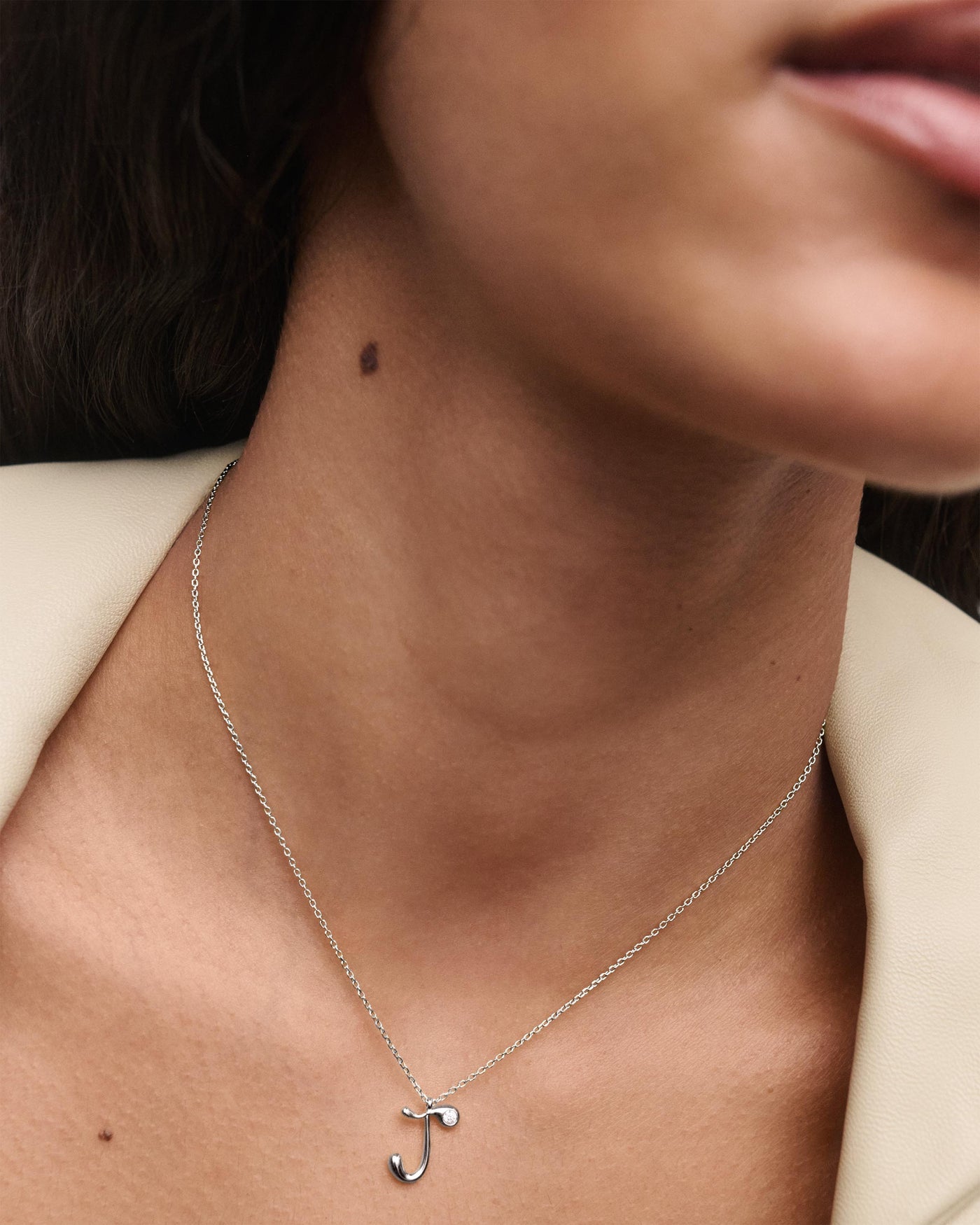 Collana PDPAOLA con ciondolo in argento con l’iniziale J CO02-B83-U