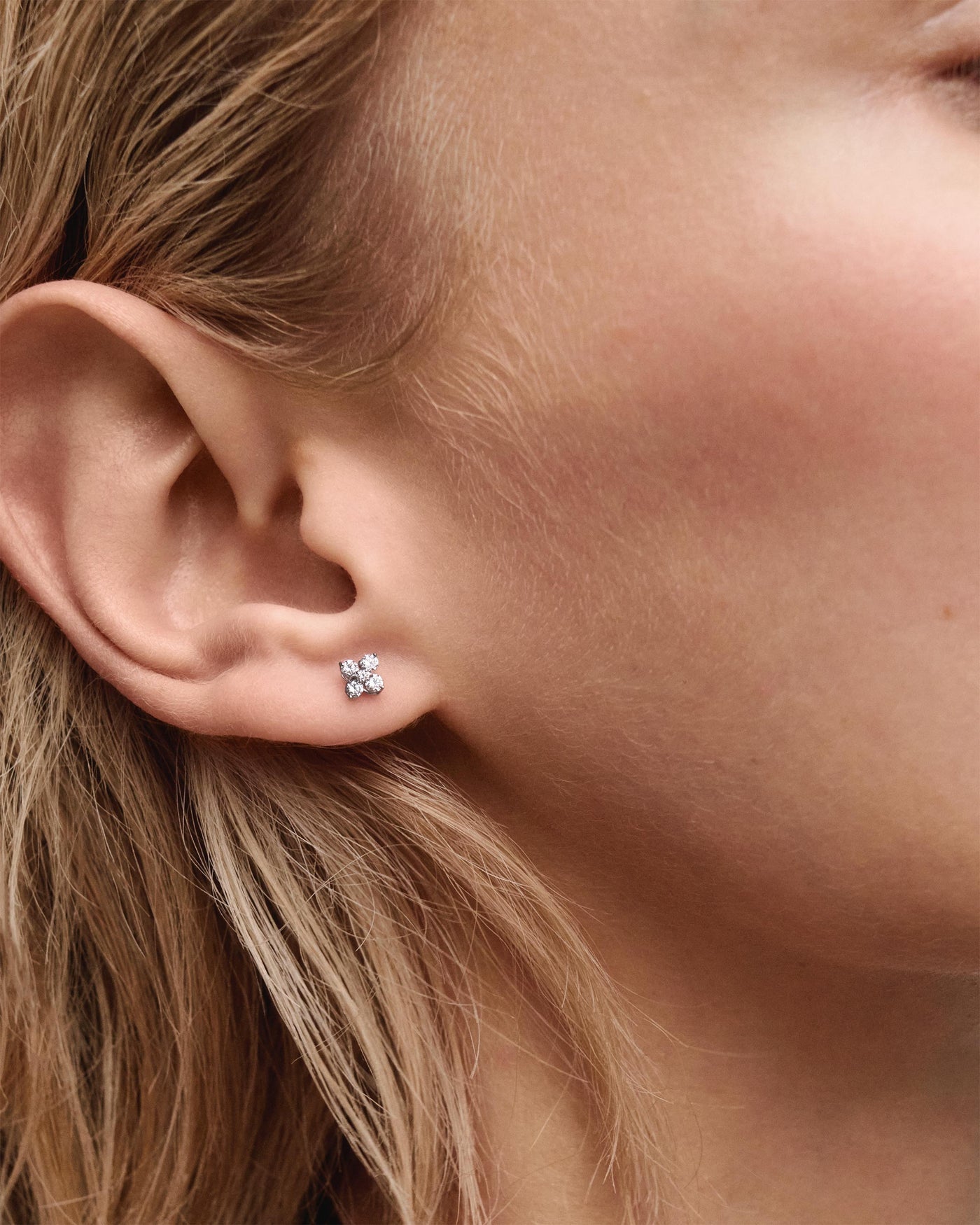 Piercing PD PAOLA Orecchino singolo Maggie in diamanti e oro bianco PG06-378-U