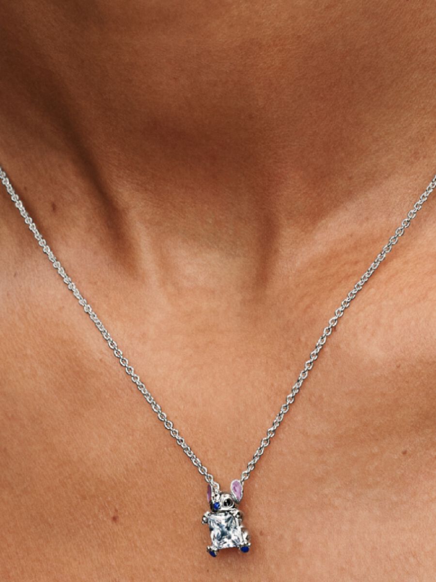 2025q2d Collection Disney Go Ac Tp Pdp Model Single 07 1x1 Rgb Necklace