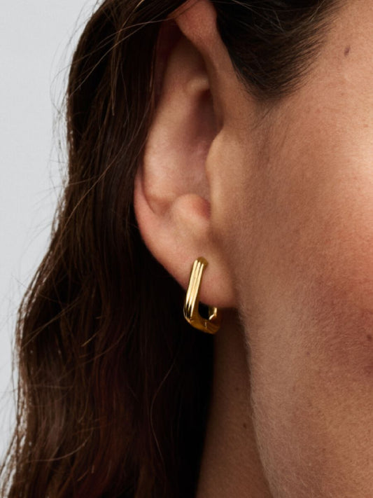 2025q2d Collection Essence Go Ac Tp Pdp Model Single 09 1x1 Rgb Earring