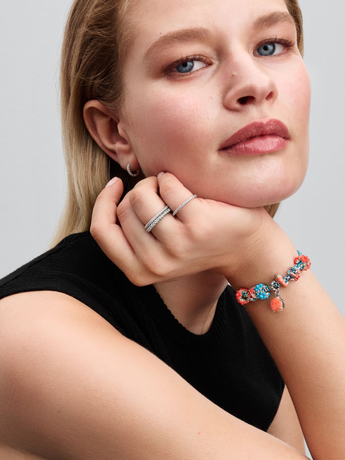 2025q2d Collection Moments Go Ac Tp Pdp Model Styled 06 1x1 Rgb