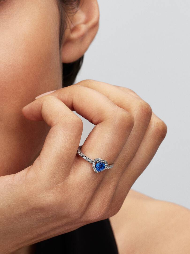 Anello Pandora Cuore in Rilievo Blu Intenso 198421C09
