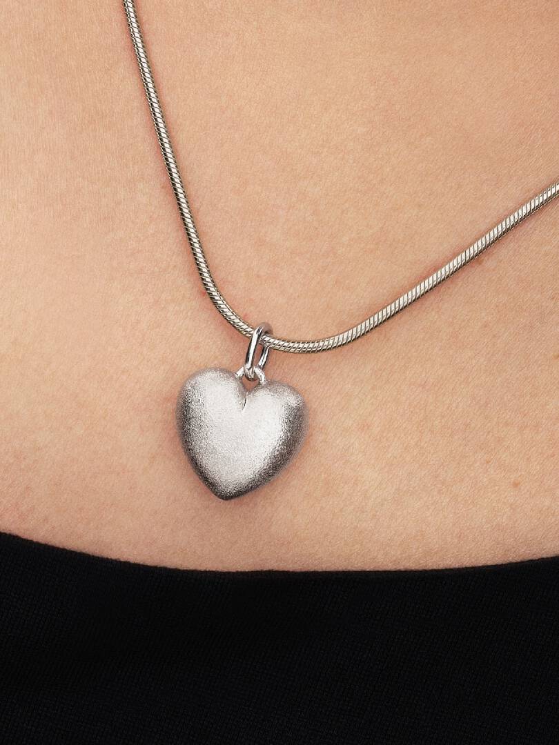 Charm Pendente Cuore Puffy effetto opaco, finitura in platino 734908C00