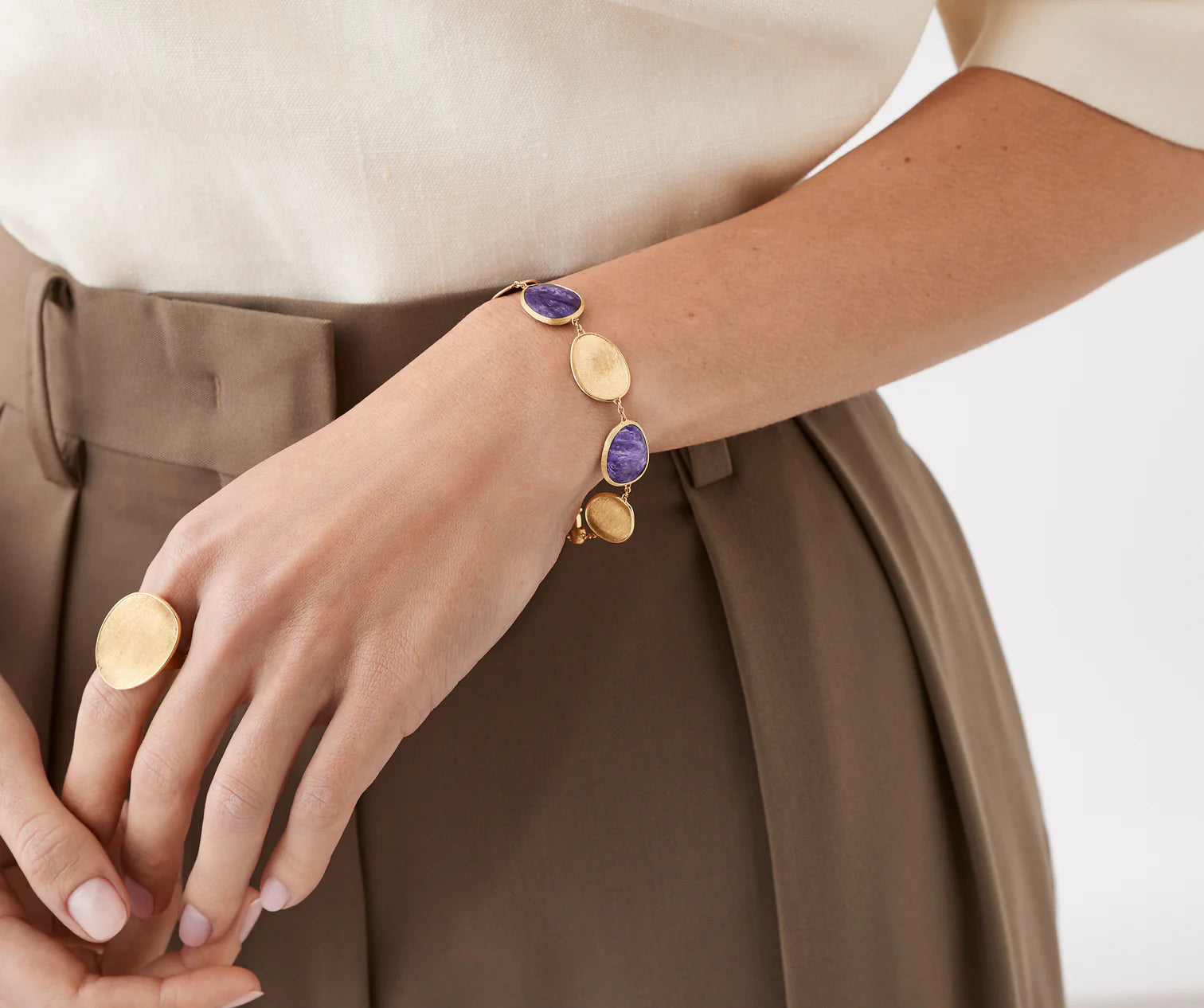 Bb2099 Cia01 Y 1055 1512x