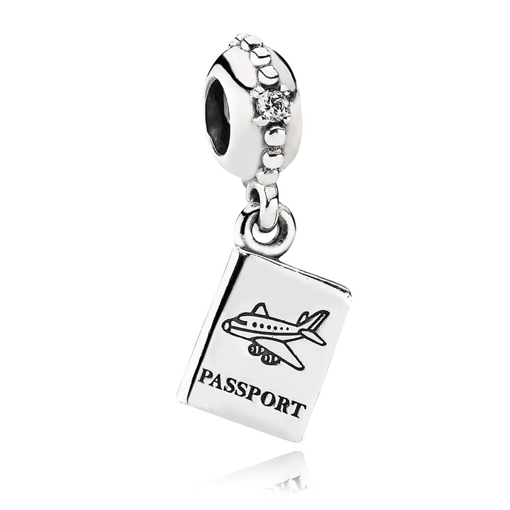 Pandora Charm con Pendente Passaporto 791147CZ