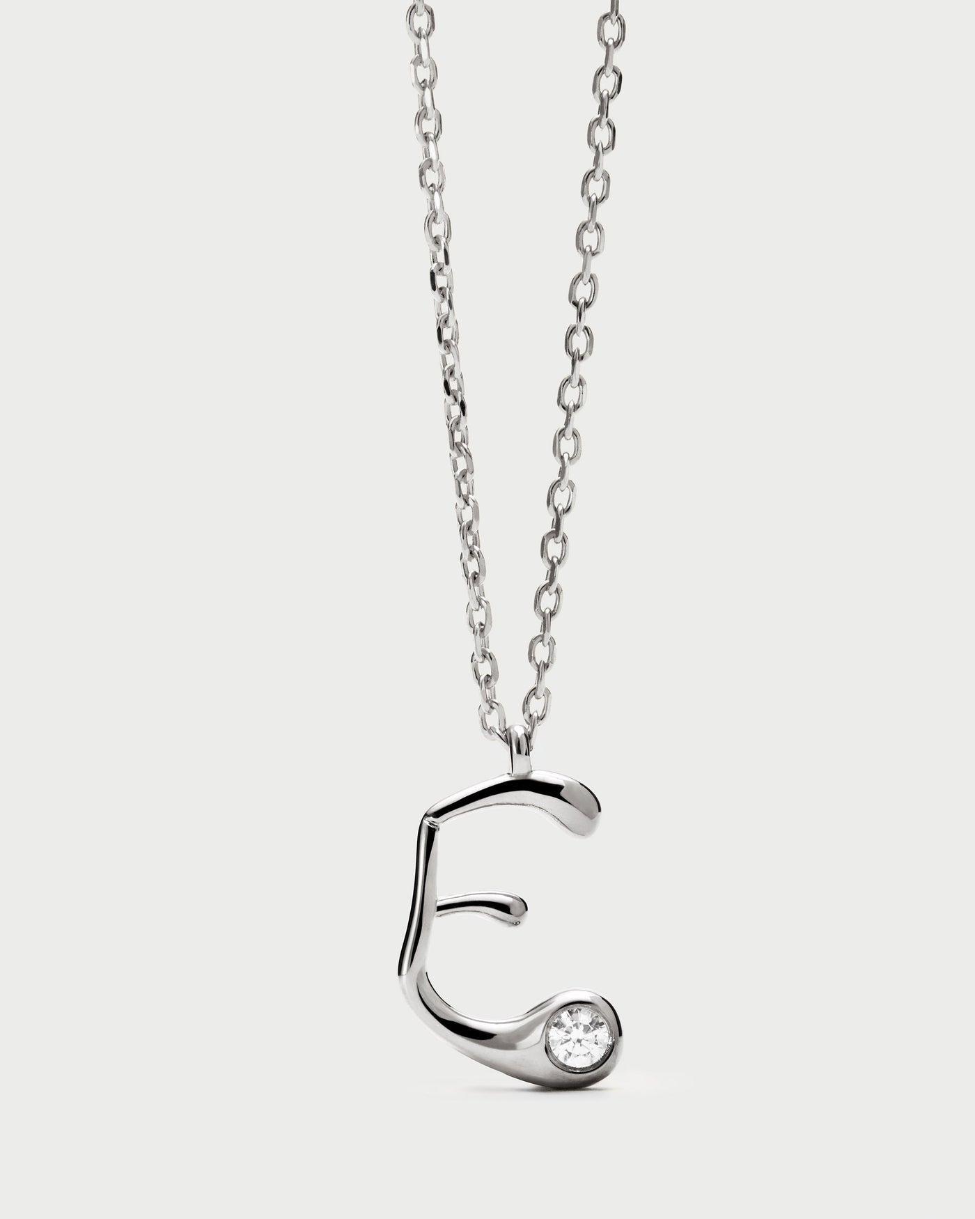 Collana PDPAOLA con ciondolo in argento con l’iniziale E CO02-B78-U