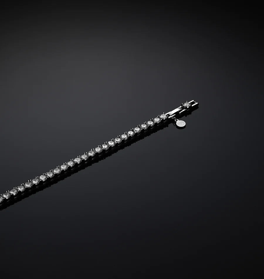J19awj01 Emerald Necklace Silver.3 900x