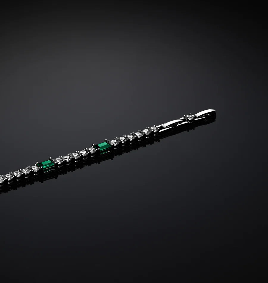 J19awj04 Emerald Bracelet Silver.3 900x