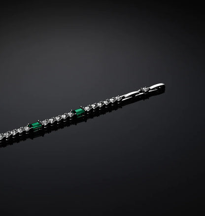J19awj04 Emerald Bracelet Silver.3 900x