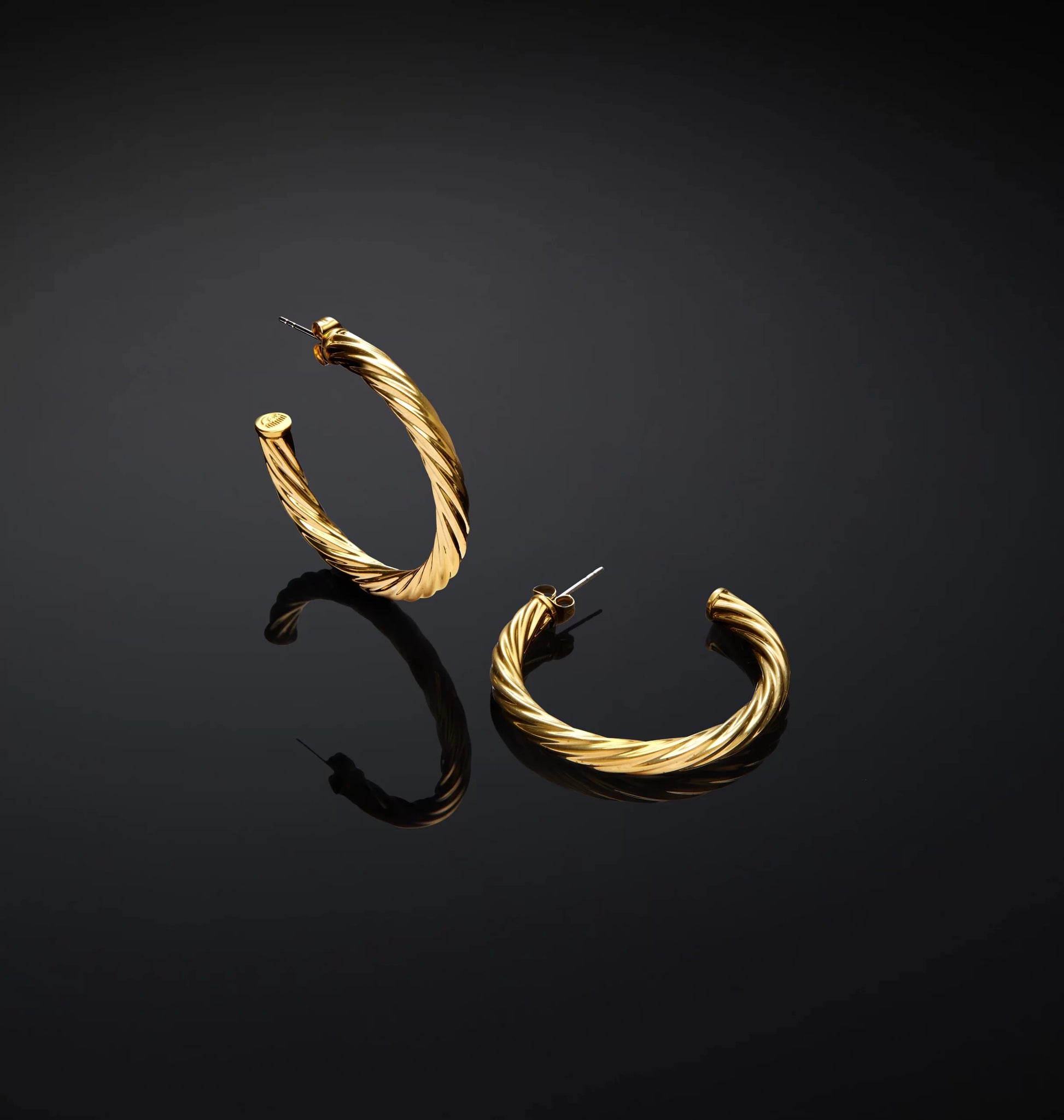 J19axp10 Bold Orecchini Gold.1 3000x